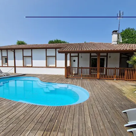 ヴィラ Beautiful Landaise , Pool, Garden, 4 Bedrooms Léon