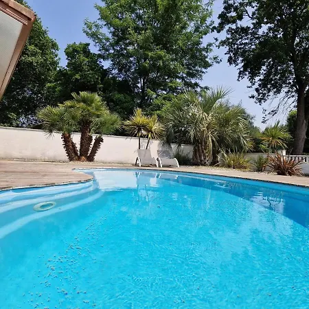 Beautiful Landaise , Pool, Garden, 4 Bedrooms Villa Léon