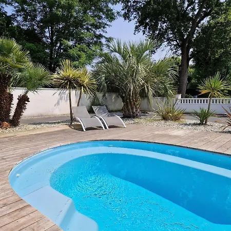 Villa Beautiful Landaise , Pool, Garden, 4 Bedrooms Léon